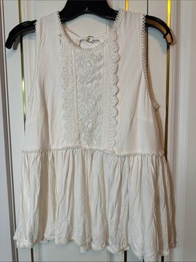 POI White Crochet-Trim Tank Top
